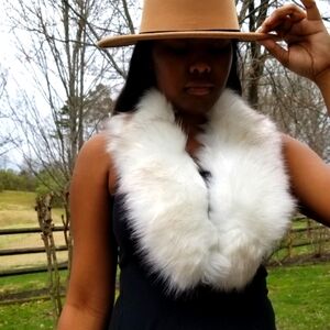 🤍Luxurious Cream & Brown faux fur scarf🤍